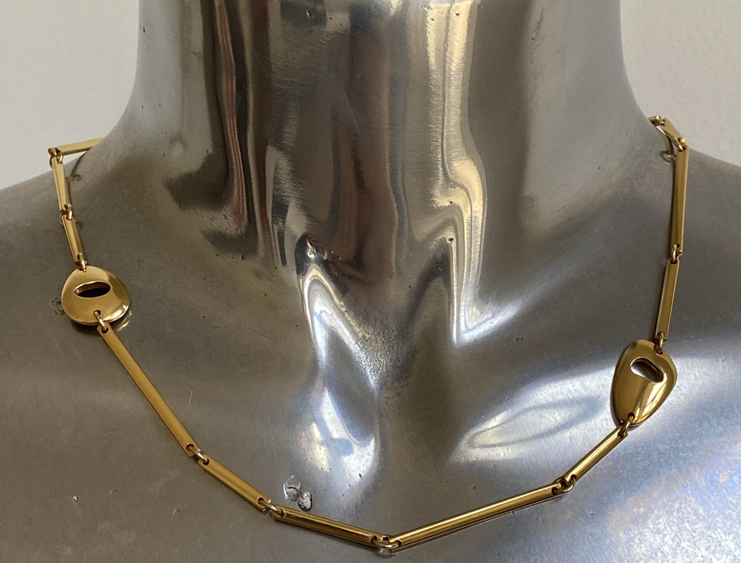 18k gold "Pebbles" necklace designed by Lina falkesgaard for Georg Jensen 